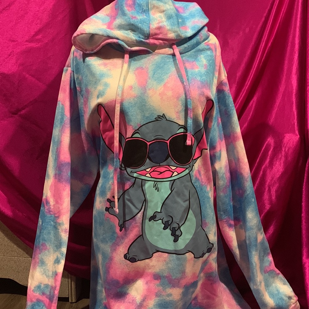 Lilo and stich by Disney, 4xl size, like new. Super soft. Hood. Cotton blend